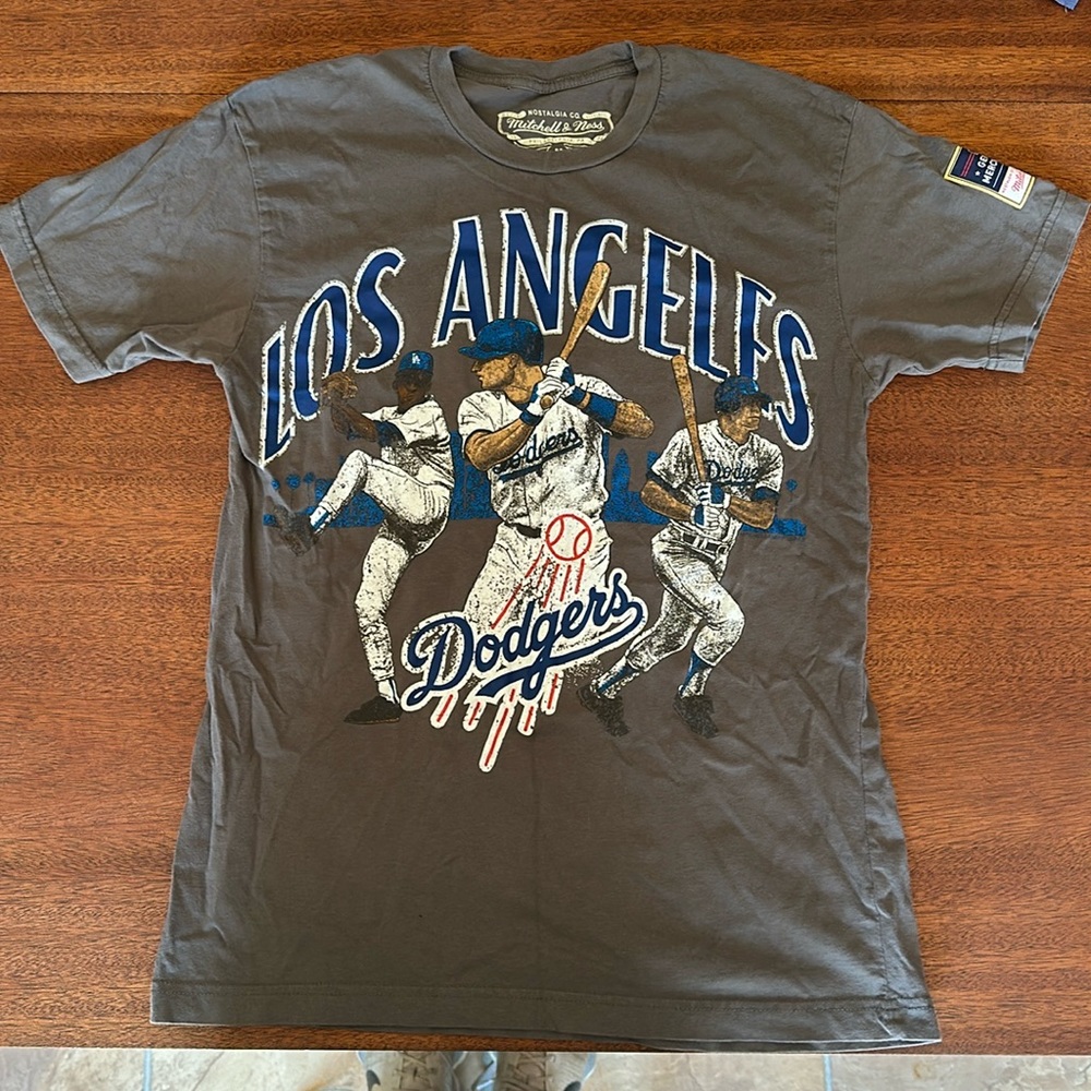Size M Dodgers tee